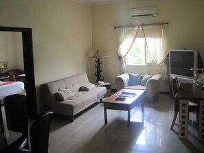 Executive Suite | In-room safe, desk, blackout curtains, free WiFi