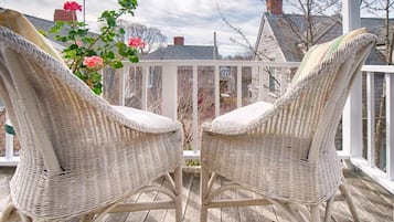 Deluxe Room, 1 King Bed | Terrace/patio