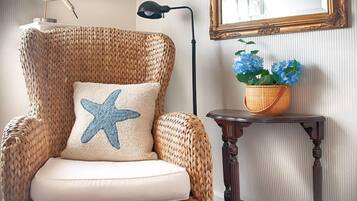 Petite Queen | Living area | 19-inch flat-screen TV with cable channels, TV, DVD player