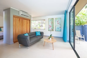 Grand Suite, 1 King Bed | Living area - La Vela Boutique Hotel (Quepos)