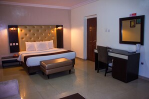 Executive Suite | Premium bedding, desk, laptop workspace, free WiFi - Eastgate Hotel Lekki (Lekki)