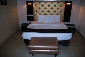 Suite | Premium bedding, desk, laptop workspace, free WiFi - Eastgate Hotel Lekki (Lekki)