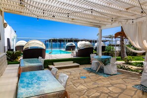 Se sirven desayunos, comidas, cenas y cocina internacional