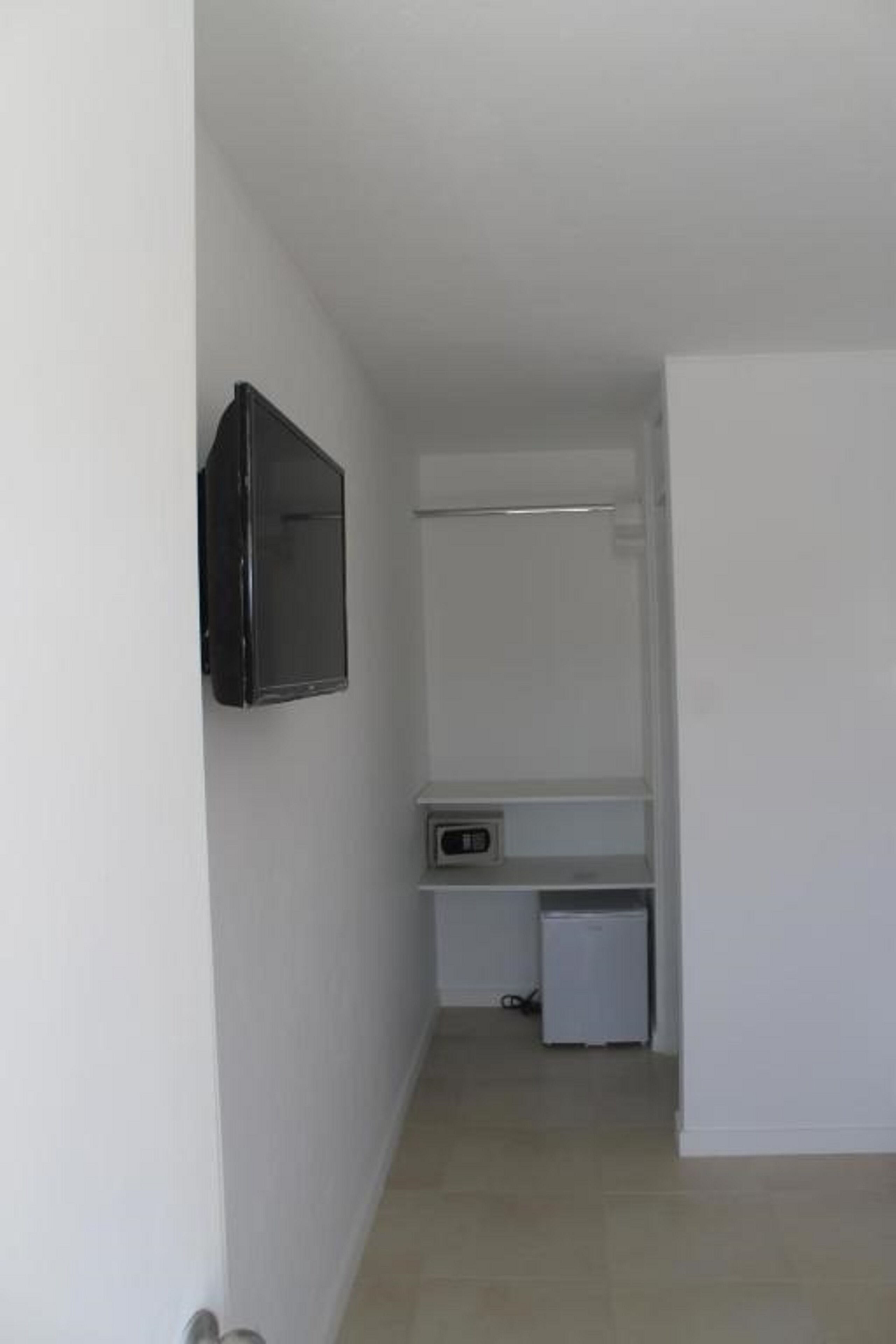 basic room; 1 full bed, private bathroom  | 1 bedroom, premium bedding, minibar, in-room safe