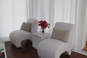 Suite, Jetted Tub | Premium bedding, minibar, in-room safe, soundproofing - Suites del Mar (Máncora)