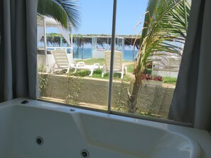 Suite, Jetted Tub