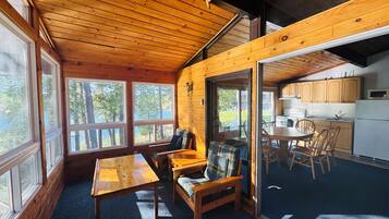 Suite Premium, 2 kamar tidur, dapur, pemandangan danau | Teras/patio