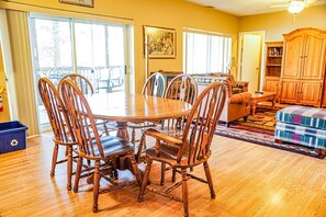 Restaurant - Sunny Point Resort Cottages and Inn (Seguin)