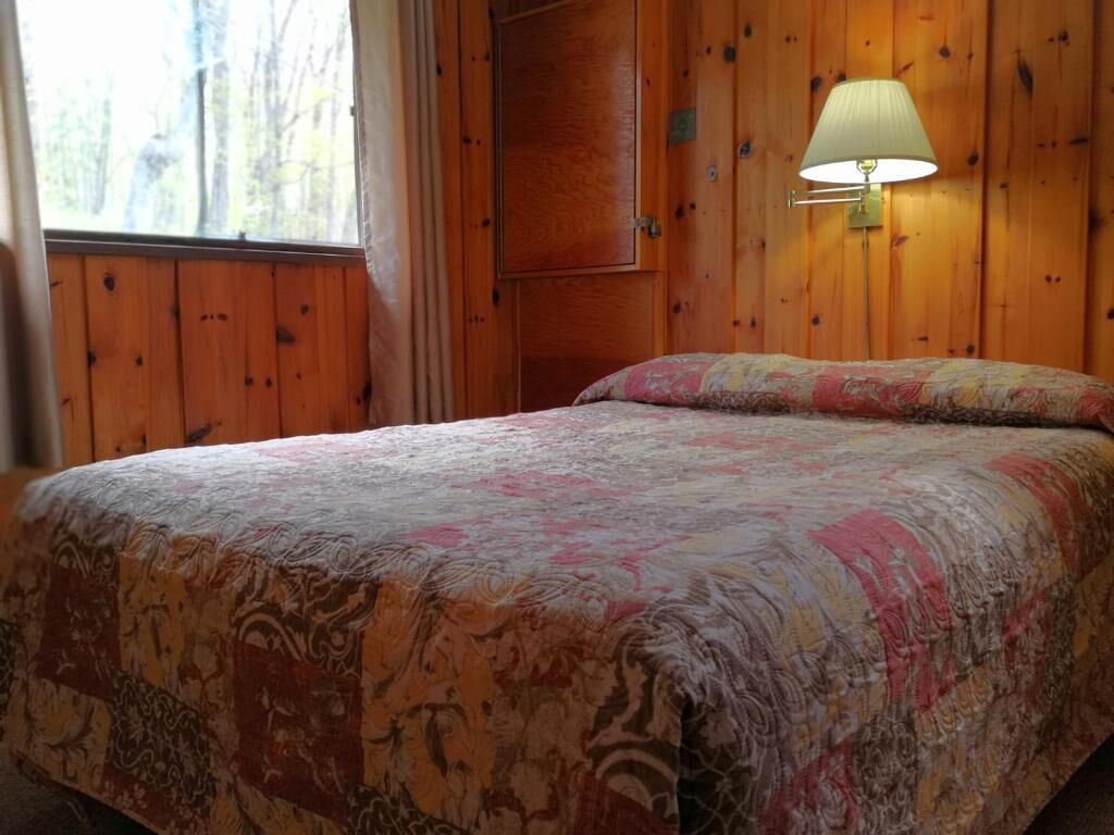 Deluxe Cottage, 3 Bedrooms, Kitchen, Lake View | Iron/ironing board