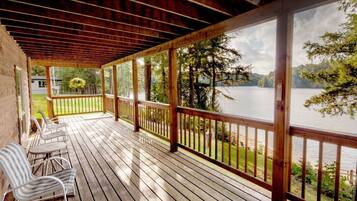 Luxury House, Multiple Bedrooms, Balcony, Lake View | Terrace/patio