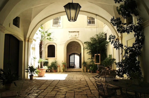 Exterior - Palazzo De Castro (Squinzano)