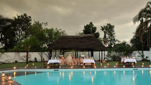 Outdoor pool, sun loungers - Mara River Lodge (Maasai Mara)