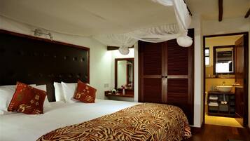 Premium bedding, desk, blackout drapes, soundproofing