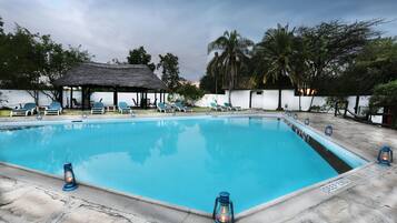 Outdoor pool, pool loungers
