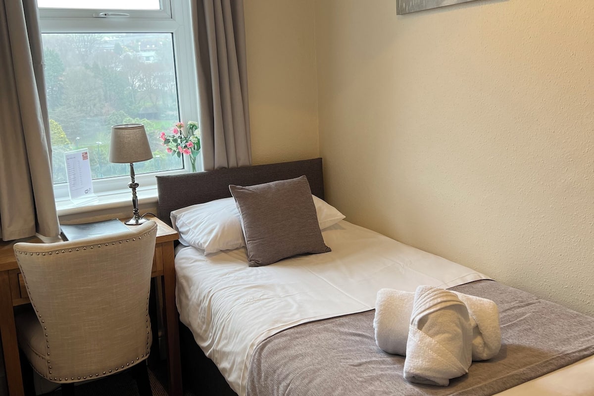 Economy Single Room (1st Floor) | Individually decorated, individually furnished, laptop workspace