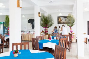 Free buffet breakfast 