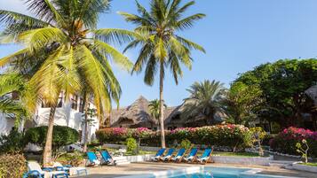 2 outdoor pools