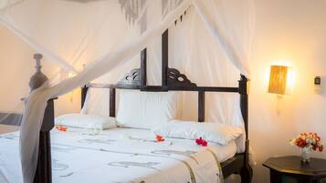 Classic Cottage, Patio | 1 bedroom, in-room safe, desk, blackout drapes