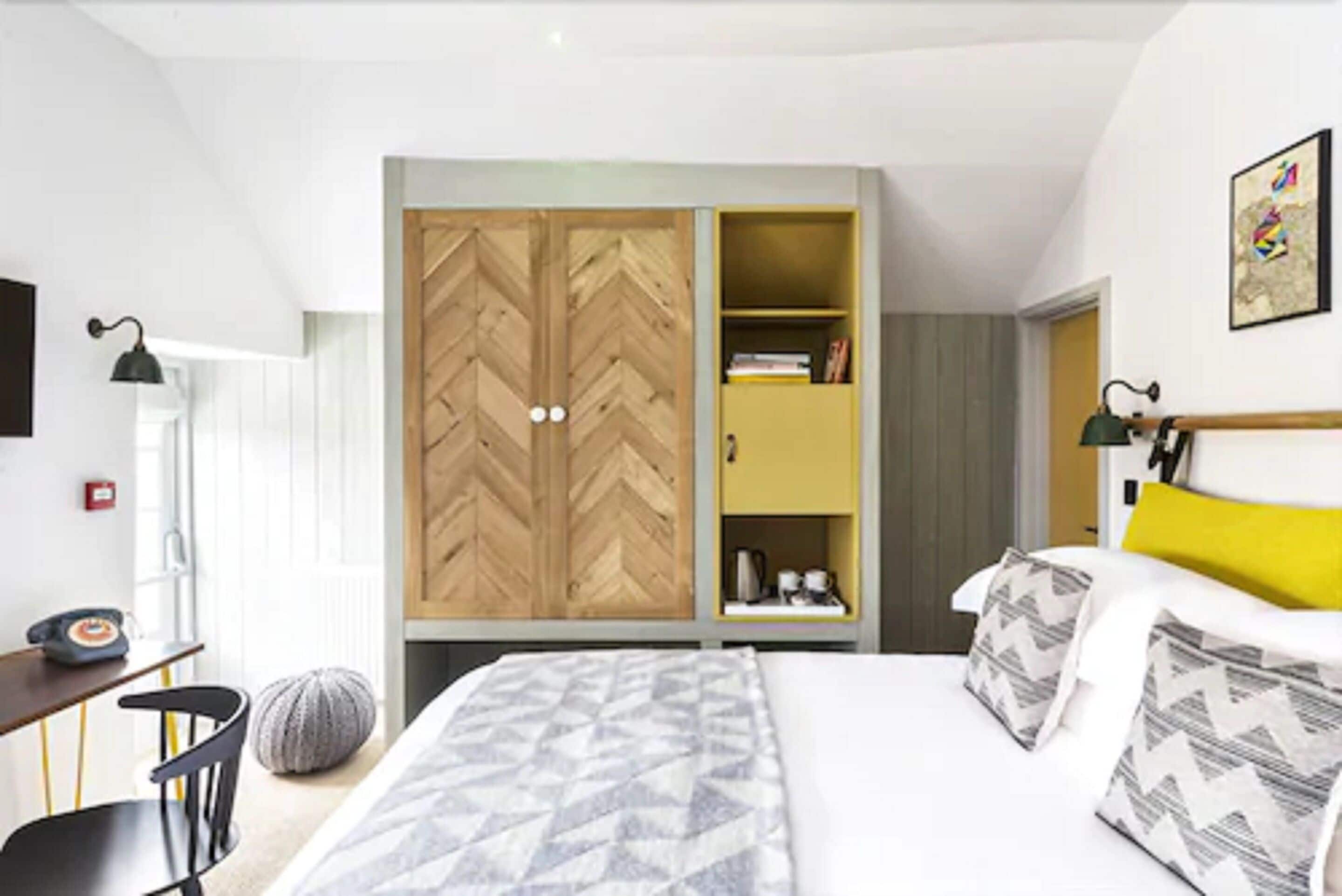 Premium bedding, minibar, desk, iron/ironing board