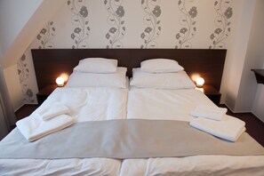 Standaard appartement, 2 slaapkamers (2 or 3 Adults) | Een kluis op de kamer, een bureau, verduisterende gordijnen