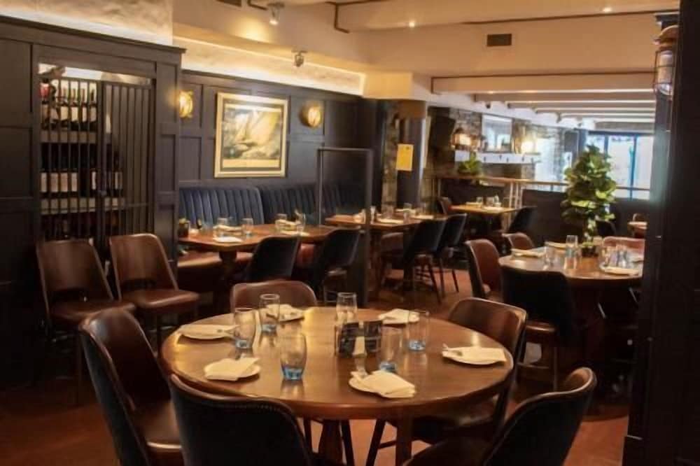 Quinlan & Cooke Boutique Hotel & QC’s Seafood Restaurant by null