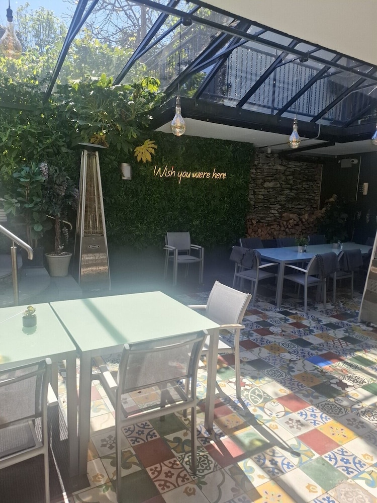 Quinlan & Cooke Boutique Hotel & QC’s Seafood Restaurant by null