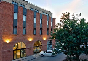 Exterior - Hotel Oriental (Tbilisi)