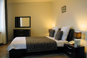 Junior Suite | Premium bedding, minibar, in-room safe, desk - Hotel Oriental (Tbilisi)
