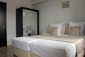 Superior Double or Twin Room | Premium bedding, minibar, in-room safe, desk - Hotel Oriental (Tbilisi)