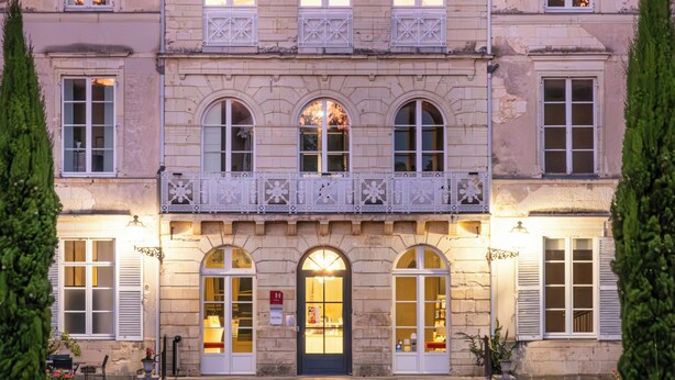 A large, historic building with a symmetrical facade, multiple windows, and a central entrance. - Château de Briançon, The Originals Relais (Loire-Authion)