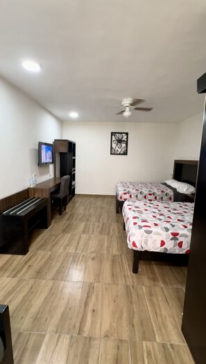 Deluxe Room, Multiple Beds | Desk, free WiFi, bed sheets - Hotel del Alba (Aguascalientes)