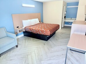 مكتب وواي فاي مجانًا وملاءات أسرّة