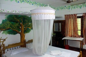 Desk, rollaway beds, free WiFi - Jickys Nest (Varkala)