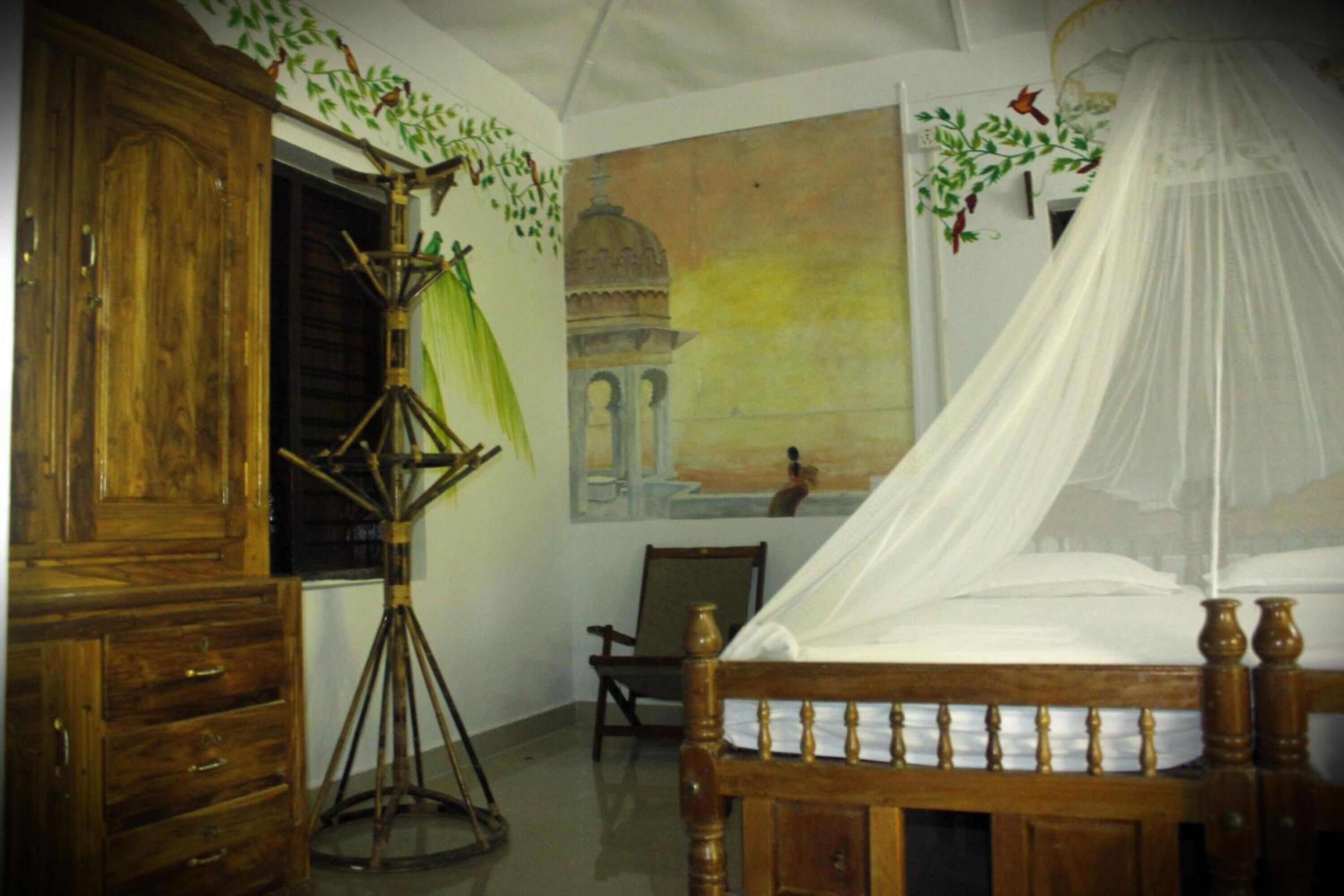 デスク、可動式ベッド、WiFi (無料)