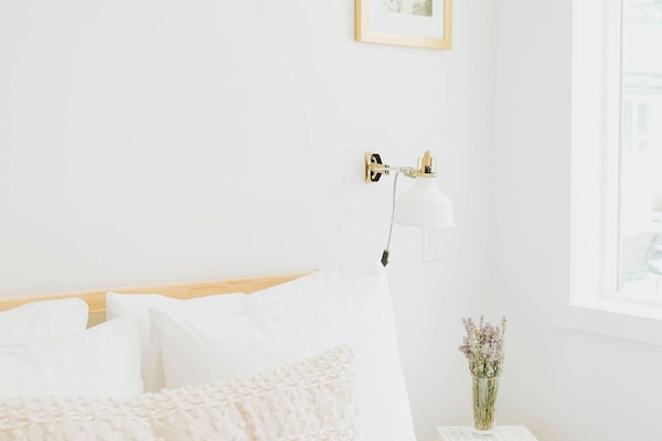 Individuelt innredet, blendingsgardiner, wi-fi (inkludert) og sengetøy