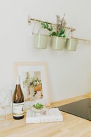 Suite, 1 Bedroom, Kitchenette | Private kitchen | Microwave, coffee/tea maker, electric kettle, paper towels