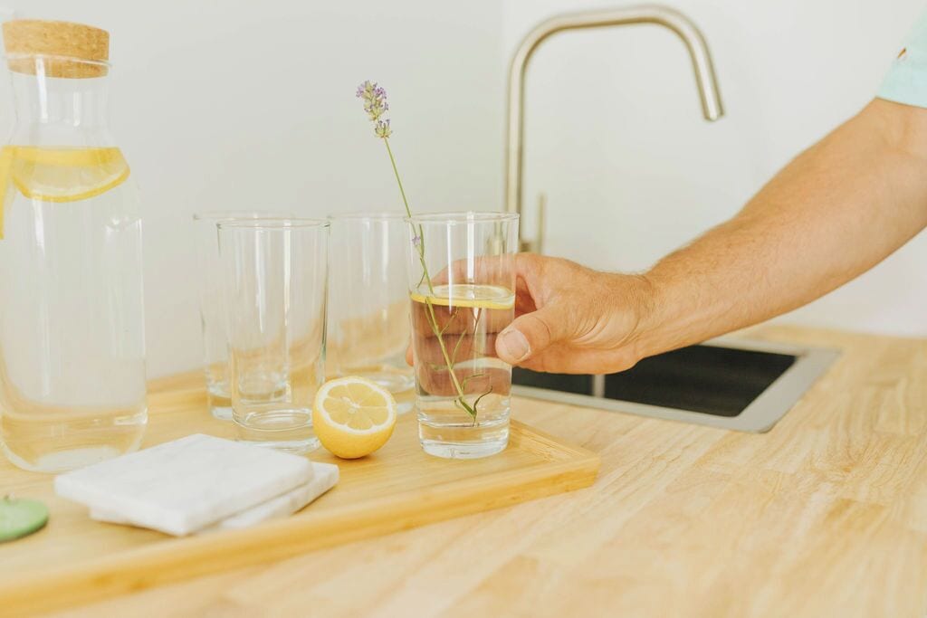 Suite, 1 Bedroom, Kitchenette | Private kitchen | Microwave, coffee/tea maker, electric kettle, paper towels