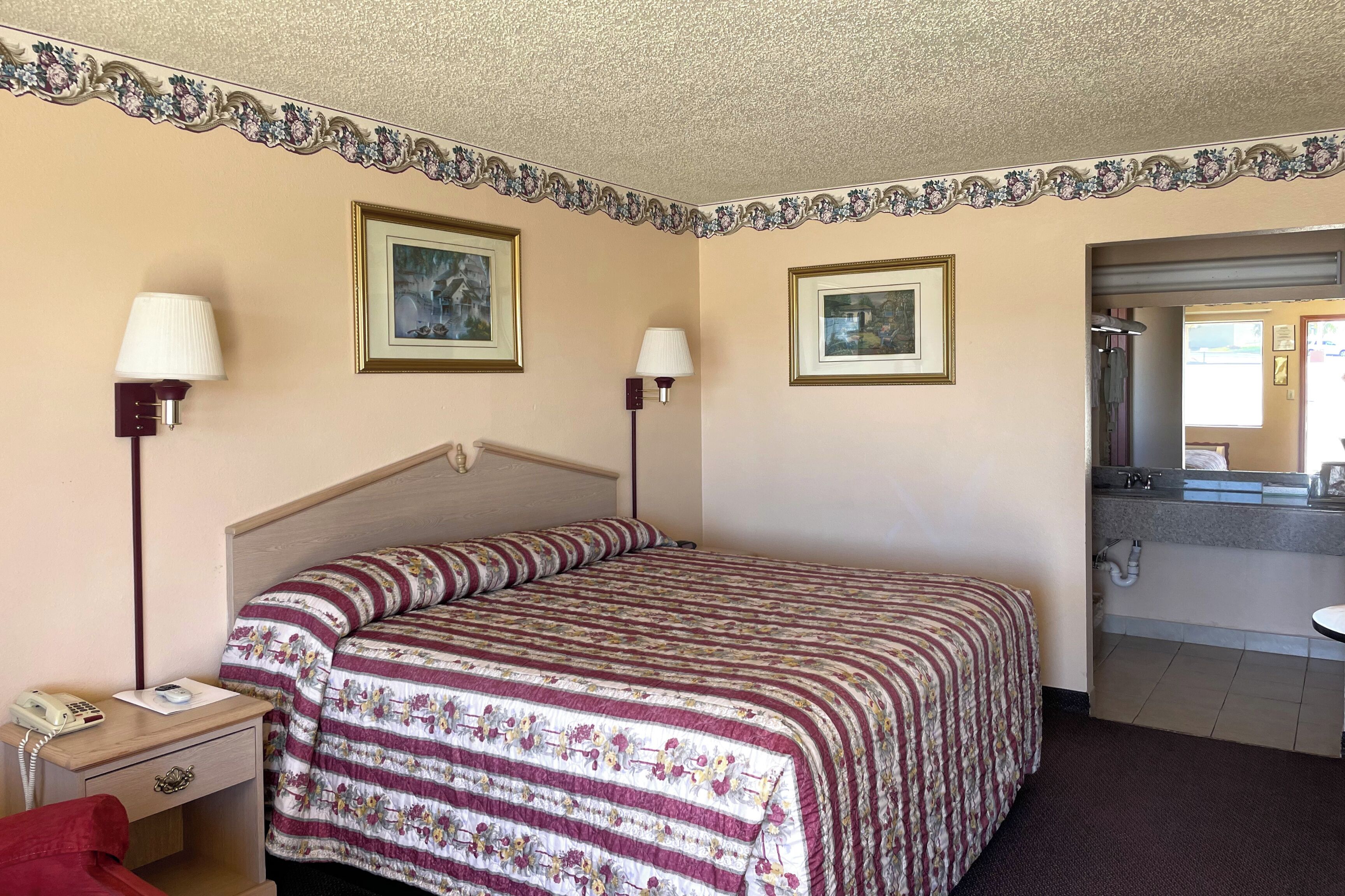 Quarto, 1 cama King, para não fumantes | Roupas de cama premium, escrivaninha, ferros/tábuas de passar roupa