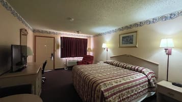 Room, 1 King Bed, Non Smoking | Premium bedding, desk, iron/ironing board, free WiFi