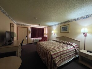 Room, 1 King Bed, Non Smoking | Premium bedding, desk, iron/ironing board, free WiFi