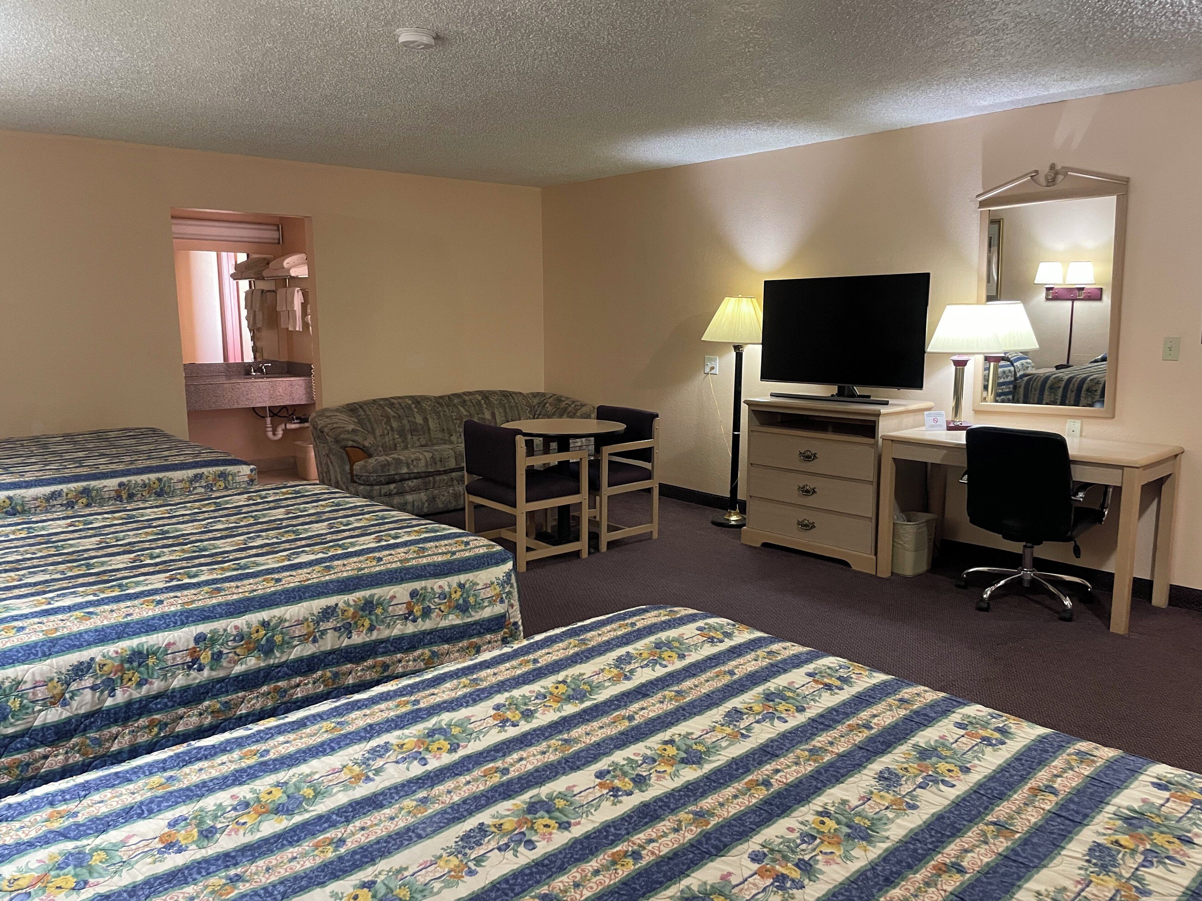 Literie de qualité supérieure, bureau, fer et planche à repasser