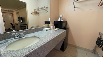 免費梳洗用品、風筒、提供毛巾