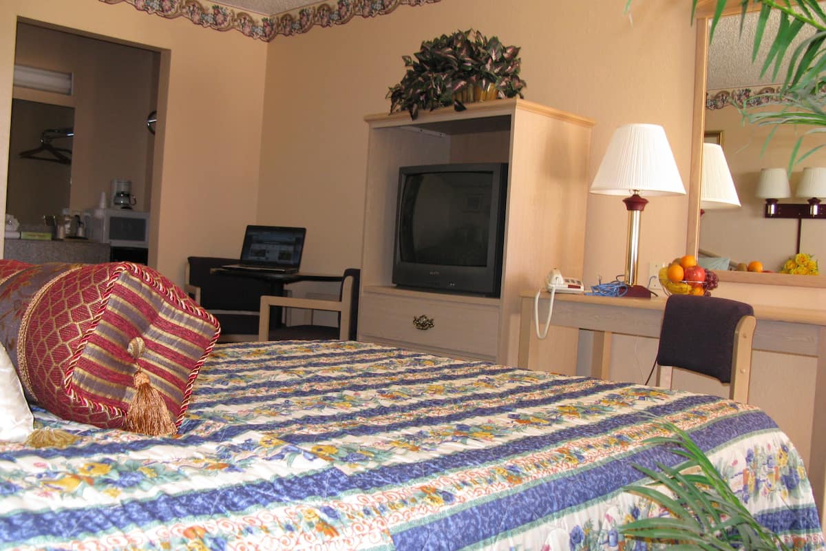 Standard Room, 2 Queen Beds | Premium bedding, desk, iron/ironing board, free WiFi