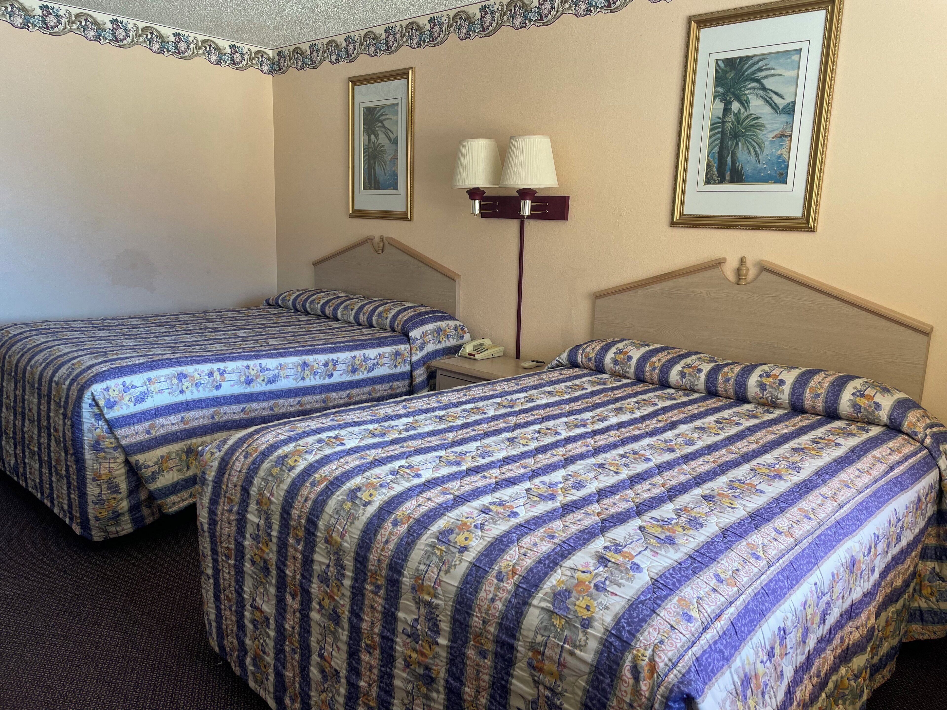 Premium bedding, desk, iron/ironing board, free WiFi