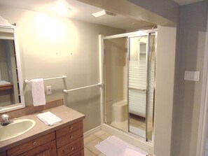 Standard House, 3 Bedrooms, Ocean View | Bathroom