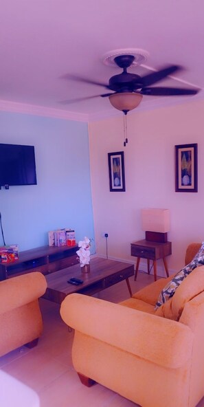 TV - Apartment Soleil (Soufrière)