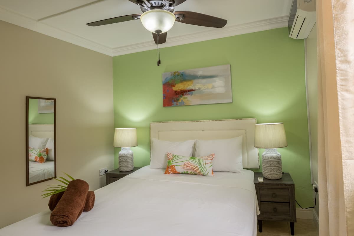 2 bedrooms, individually decorated, individually furnished, desk