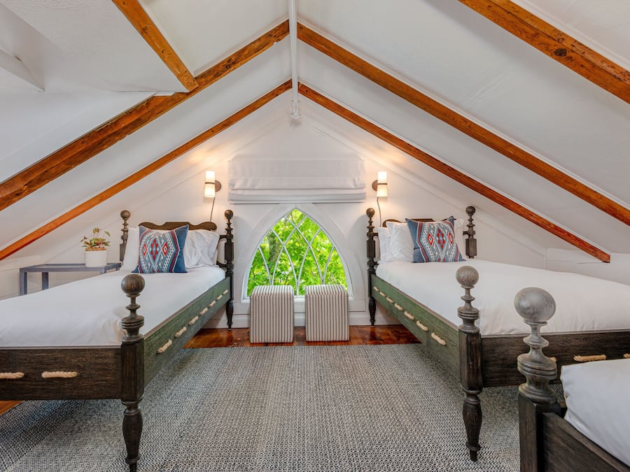 Standard Room, 3 Twin Beds, Shared Bathroom | Premium bedding, individually decorated, individually furnished