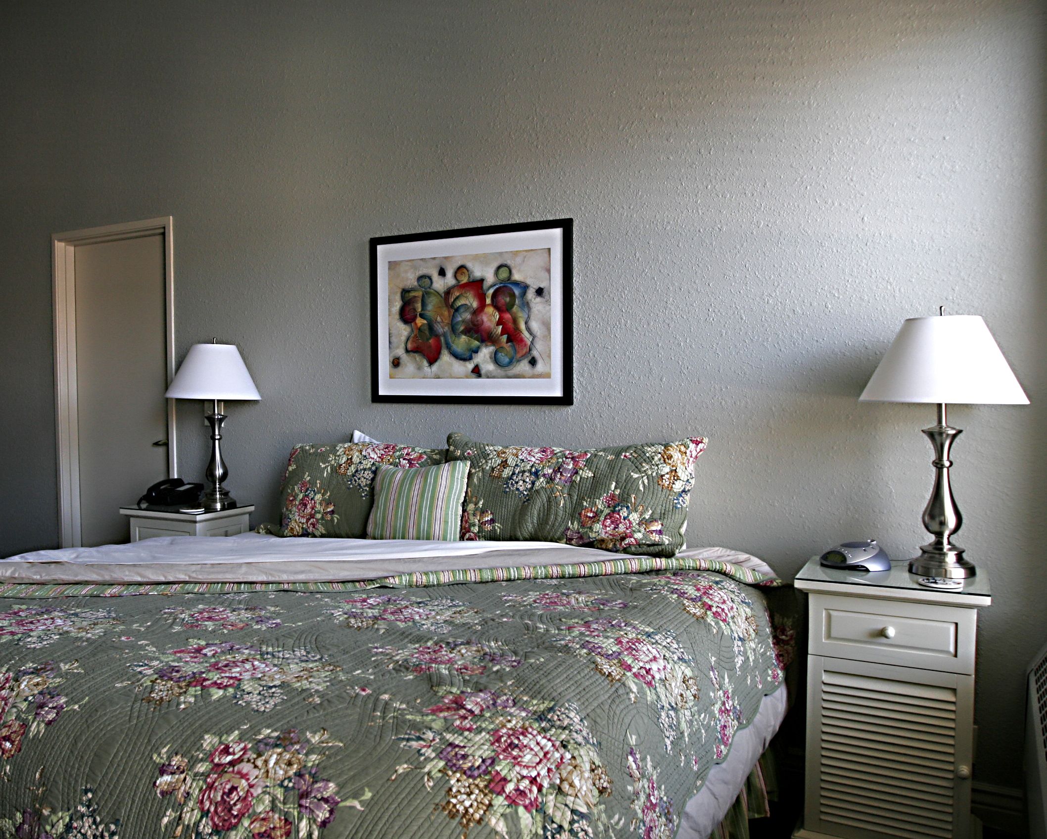 standard room, 1 king bed | desk, iron/ironing board, rollaway beds, free wifi