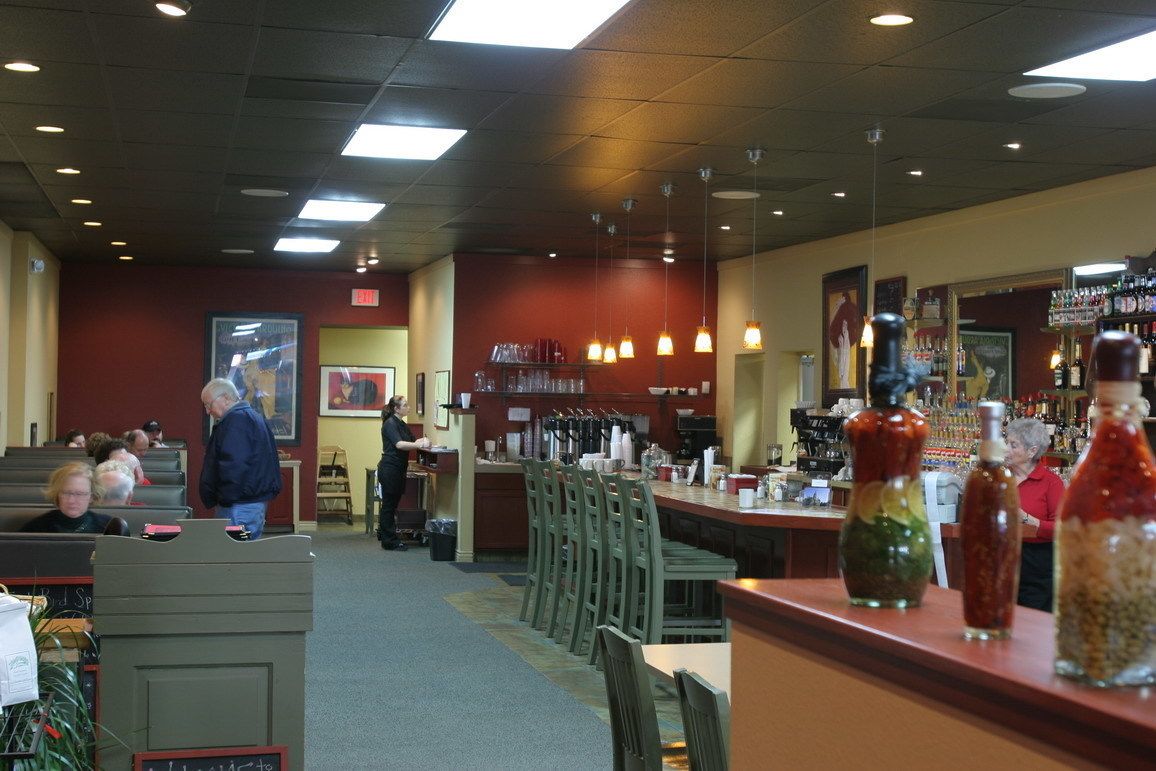 2 restaurants, breakfast, lunch, dinner served; american cuisine